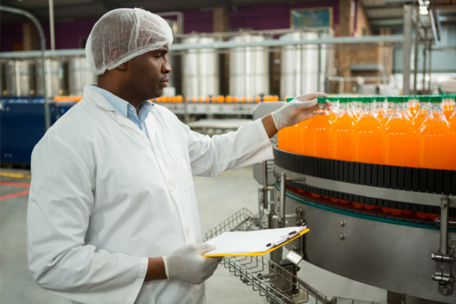 Le port de la charlotte en industrie agroalimentaire : une exigence d'hygiène incontournable pour tous